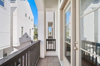 Building Photo - 1048 W 21st St