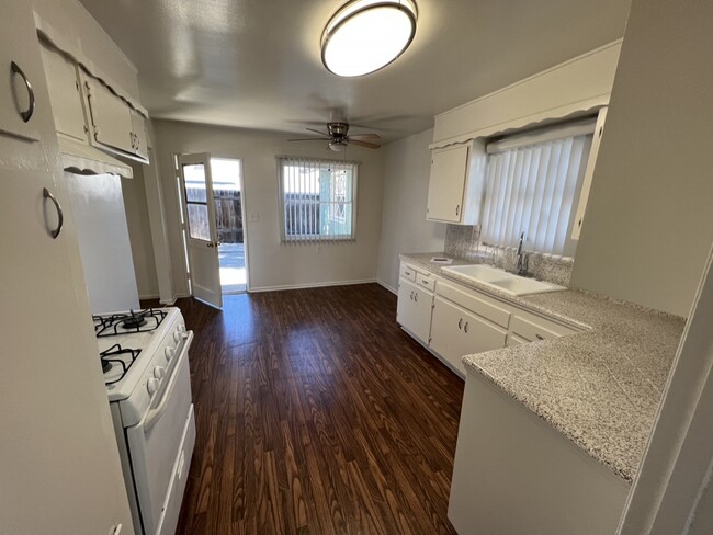 Building Photo - 11236 Royal Palm Blvd