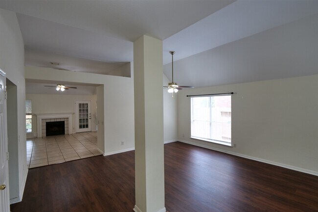 Foto del edificio - 1314 Hollow Ash Ln