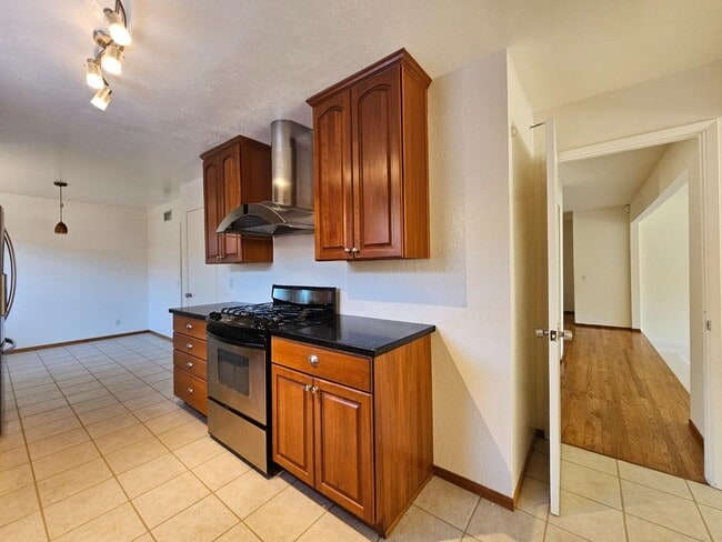 Building Photo - 1344 Tarpon St