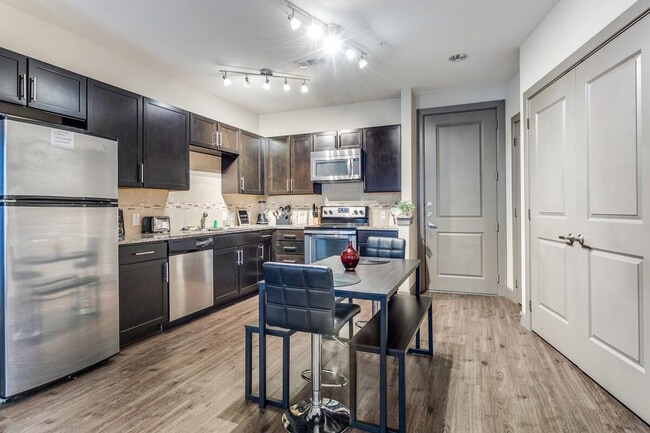 Building Photo - 5054 Addison Cir