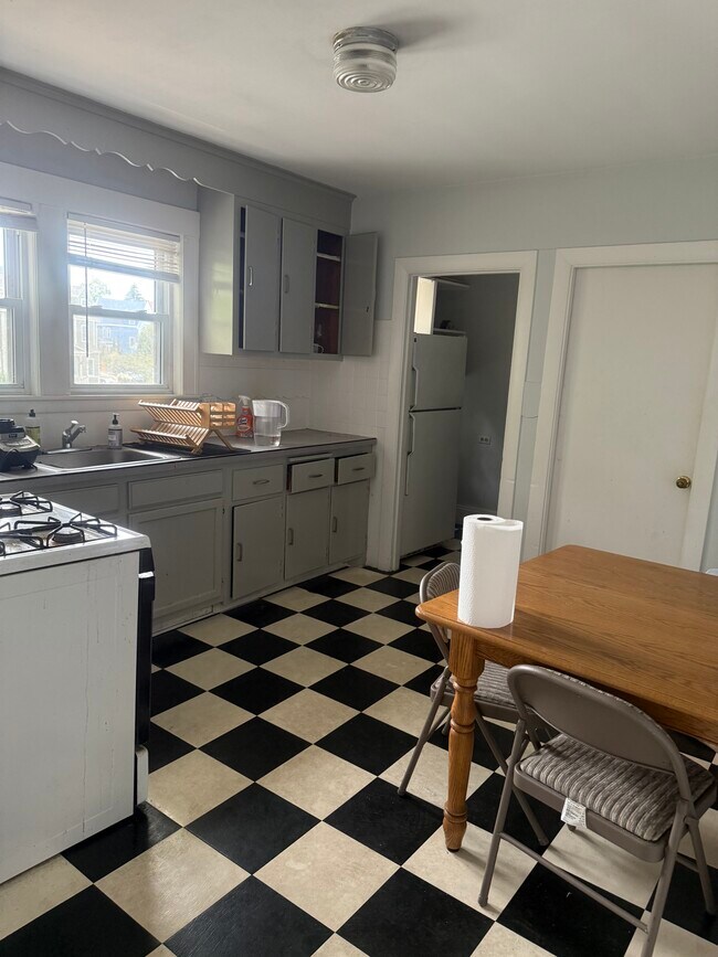 Building Photo - 879 Broadway