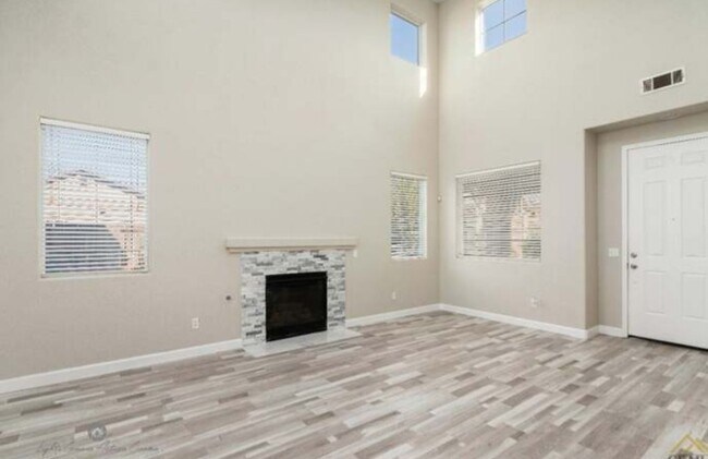 Building Photo - 5417 Ridgecrest Ct