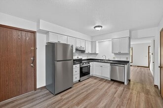 Building Photo - 6839-6841 Woodlake Dr