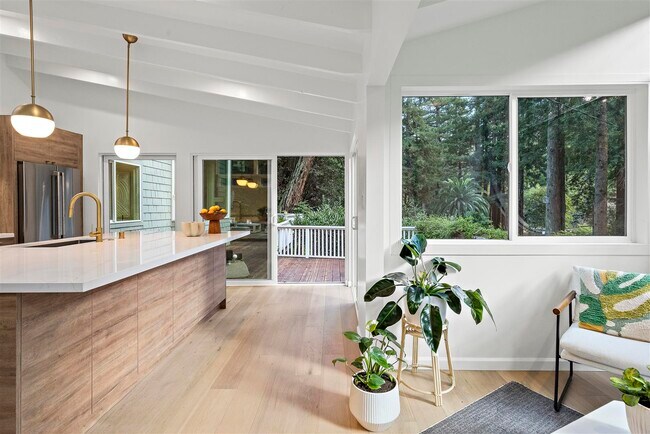 Building Photo - 264 Madrone Ave