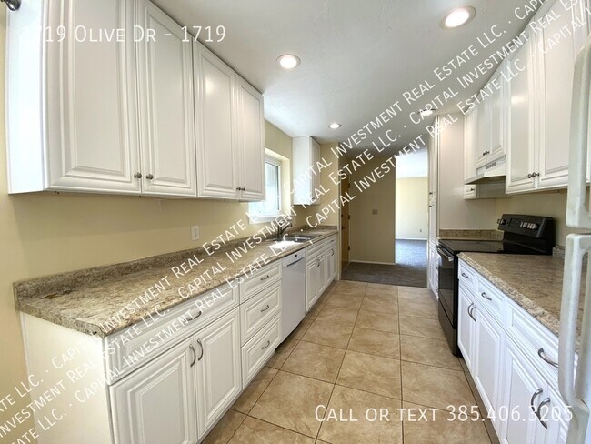 Foto del edificio - 1719 Olive Dr