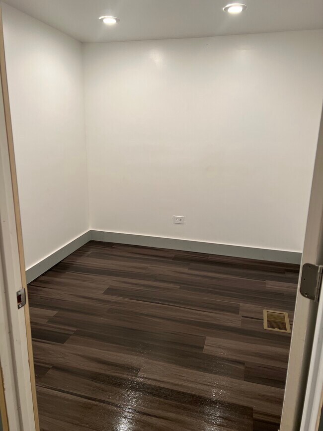 Bedroom - 114 E 119th St