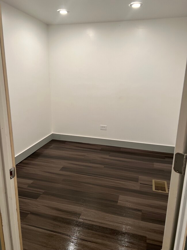 Bedroom - 114 E 119th St