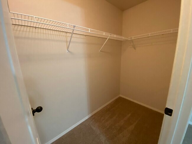 Building Photo - 6511 S Santa Rosa Pl