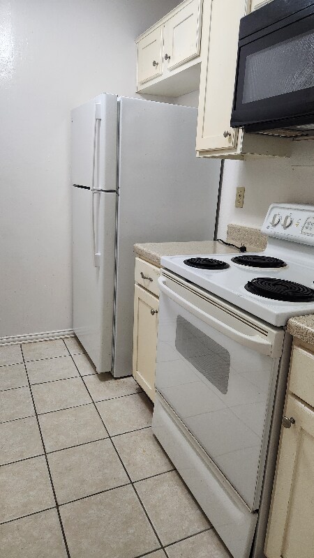 Foto del edificio - 2200 E Trinity Mls Rd