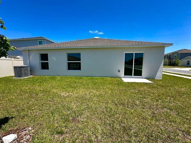 Building Photo - 2102 Chris Dr