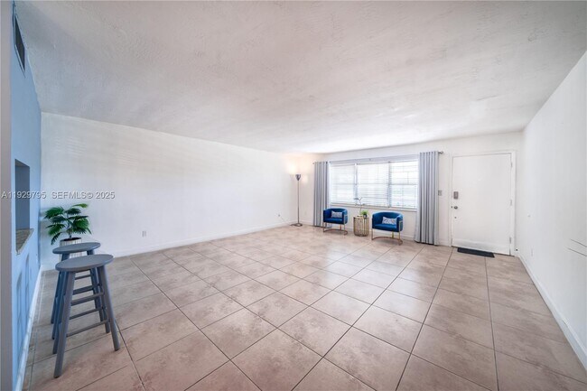 Foto del edificio - 1855 NE 121st St