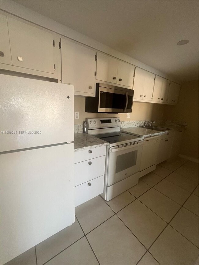 Building Photo - 4220 NW 79th Ave