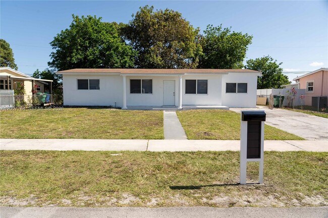 Foto del edificio - 4000 NW 195th St