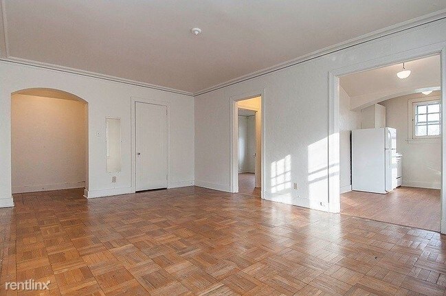 Foto del edificio - 1 br, 1 bath Apartment - 5646 Hobart Street 3