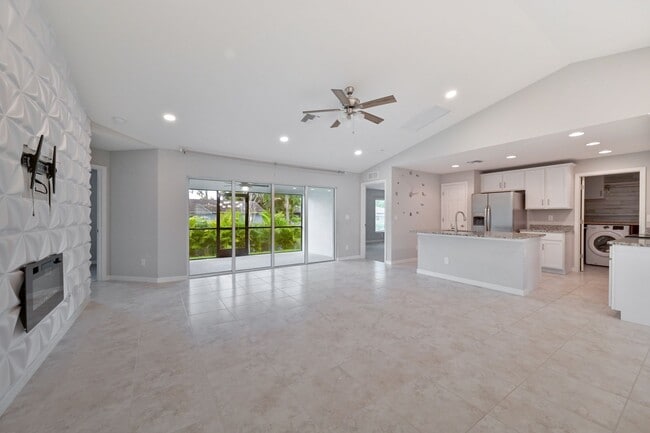 Building Photo - ** Like New 4 Bed / 2 Bath Single Family Home ~ Three Oaks ~ 2 Car Garage**