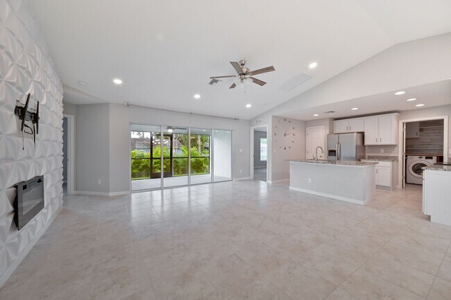 Foto del edificio - ** Like New 4 Bed / 2 Bath Single Family Home ~ Three Oaks ~ 2 Car Garage**