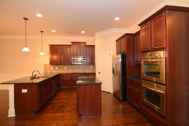 Building Photo - Huge 5 Bed/4 Bath Home Near Ft. Gordon