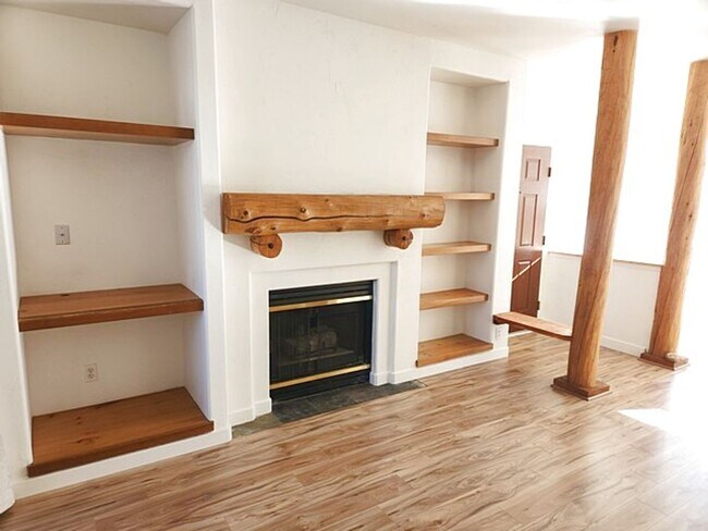 Building Photo - Recently Remodeled Pinebrook Condo with 1 ...