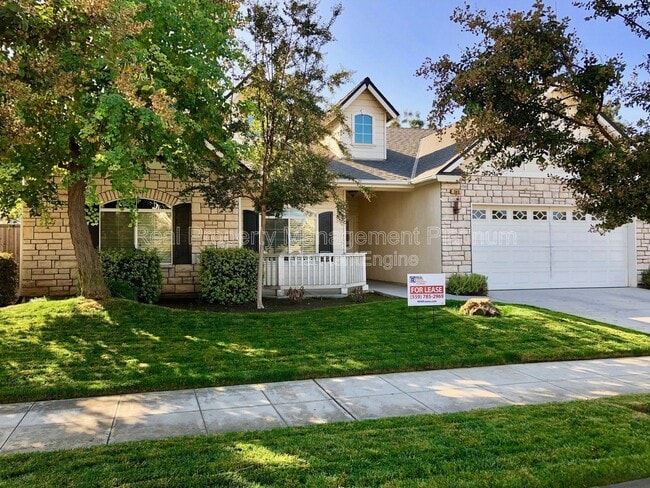 Building Photo - 546 Everglade Ave