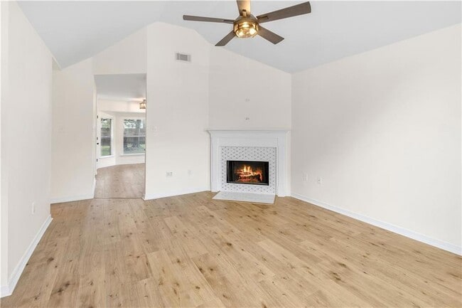 Foto del edificio - 1366 Valmont St