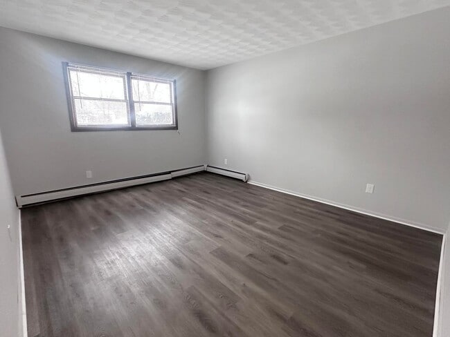 Building Photo - 130 S Clarendon St