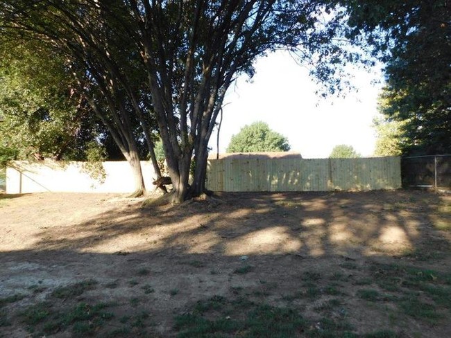 Building Photo - 6425 Walnut Grove Rd