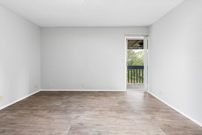 Building Photo - Woodland Apartments