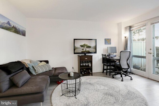 Foto del edificio - 725 Delaware Ave SW