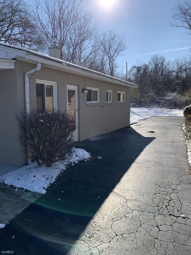 Building Photo - 2 br, 1 bath House - 491 West Kanawha Avenue