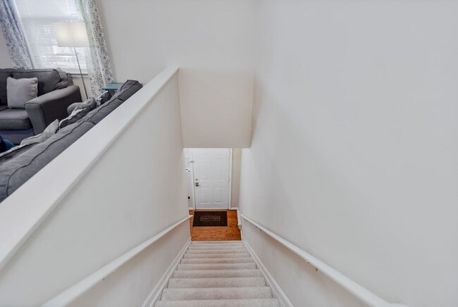 Building Photo - 5003 Hollington Dr