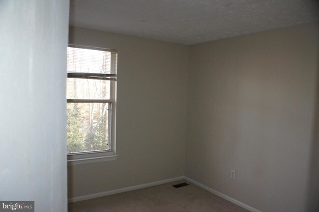 Building Photo - 527 Oakmont Ct