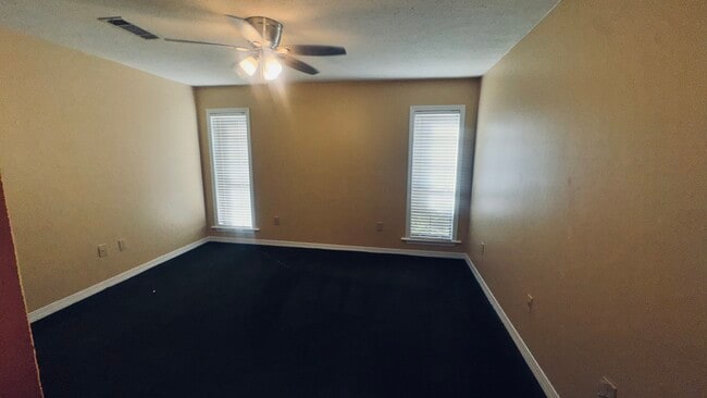 Photo - 405 Harvest Dr House