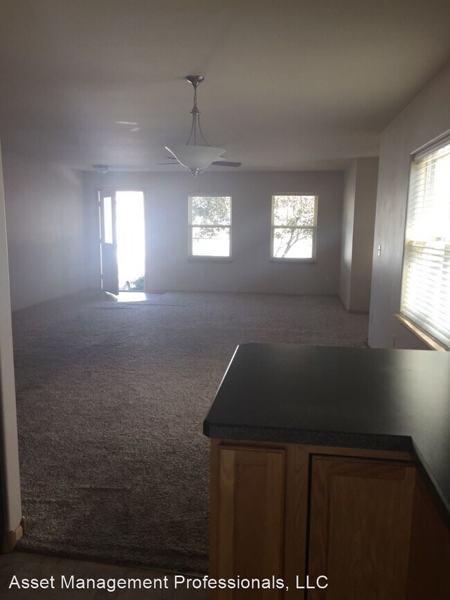 Building Photo - 3 br, 2.5 bath House - 642 Antelope Circle