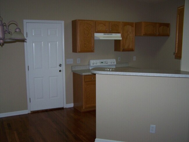 Foto del edificio - 3 bed, 2.5 bath, 2 car garage 2 story home...