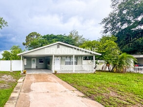 Building Photo - 1110 Vonderay Rd
