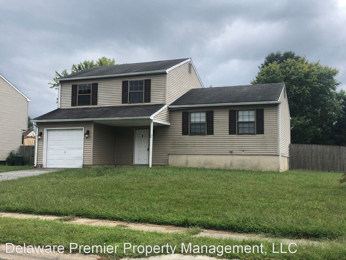 Foto principal - 3 br, 1.5 bath House - 2 White Drive