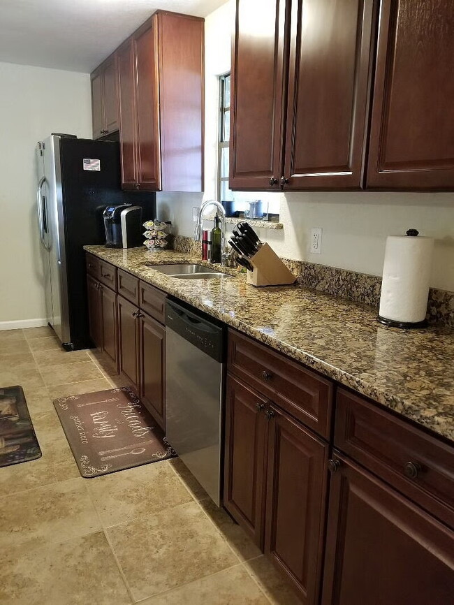 Building Photo - Beautifully Furnished 3-Bedroom Pool Home