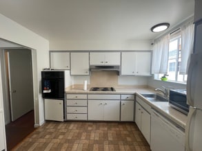 Building Photo - 204 Catalina Ave