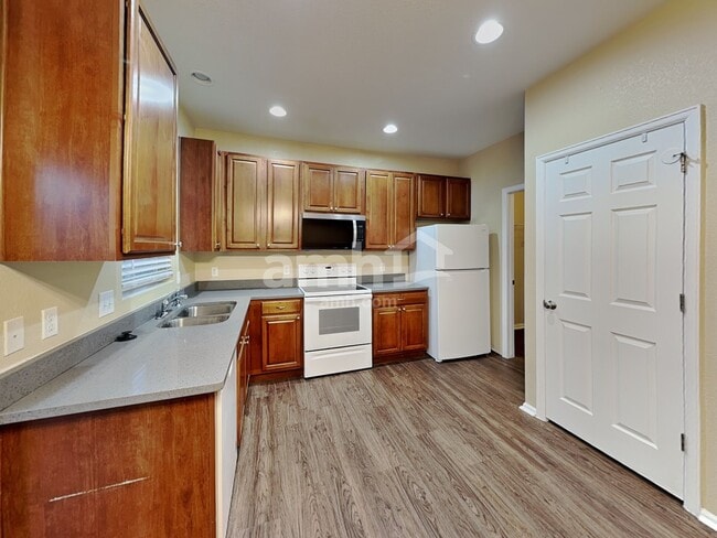 Building Photo - 209 Homestead Way