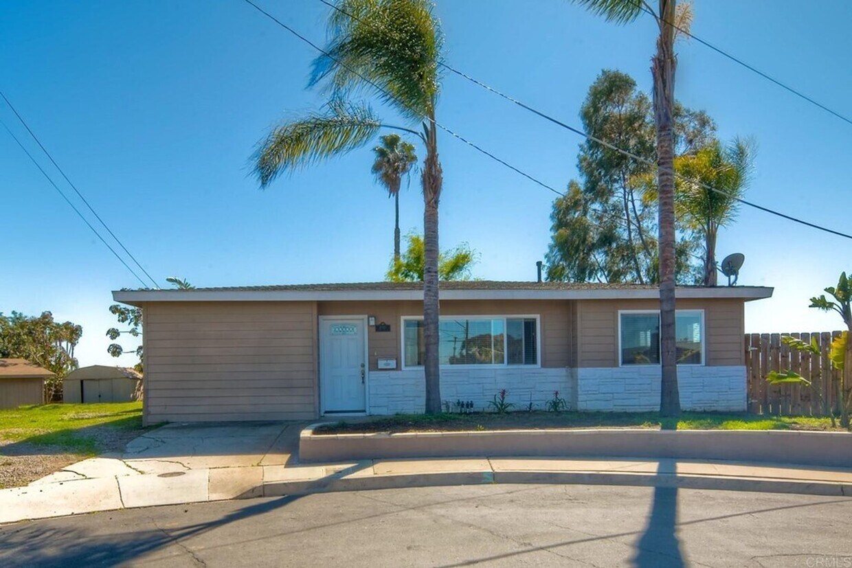 Foto principal - Spacious 5-Bedroom Home on Quiet Cul-de-Sa...