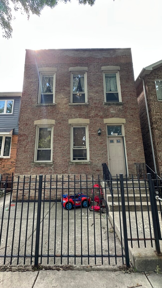 Building Photo - 3622 S Union Ave