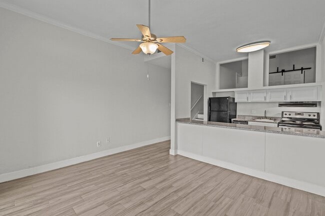 Building Photo - 7820 Seawall Blvd