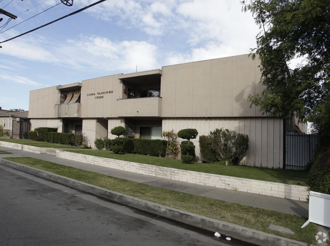 Primary Photo - Chateau Vanowen Apartments