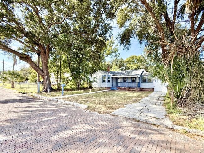 Foto del edificio - 3308 N Avon Ave