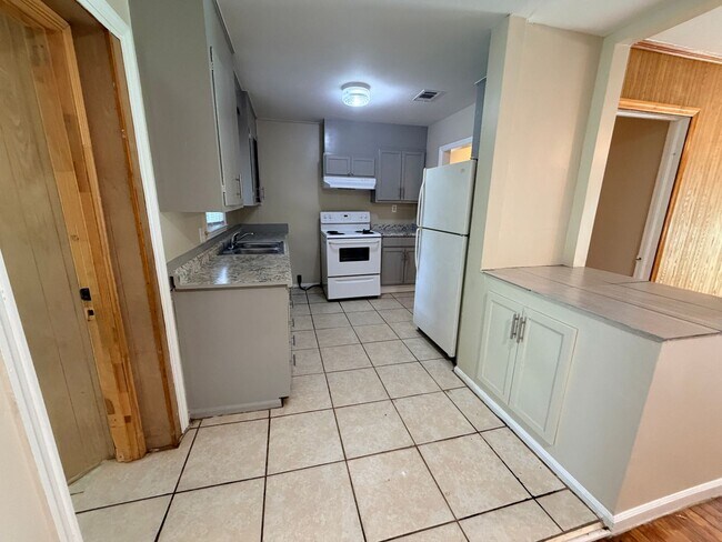 Foto del edificio - 817 Woodlawn Dr