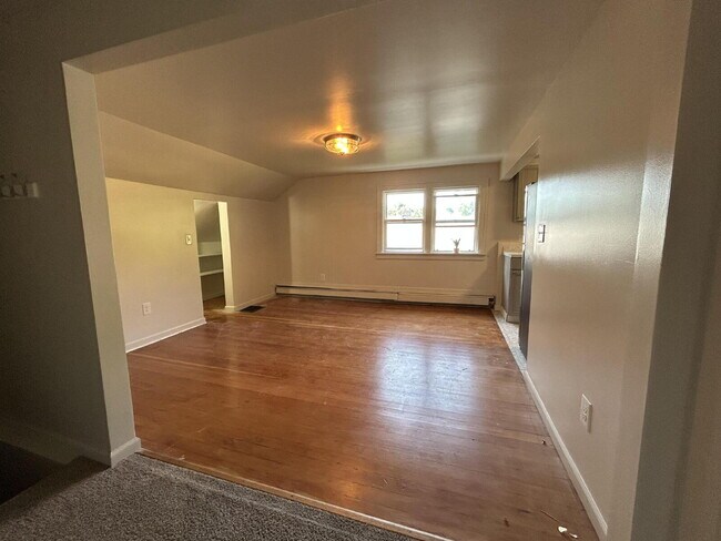 Building Photo - "Charming 2-Bedroom Haven in the Heart of ...