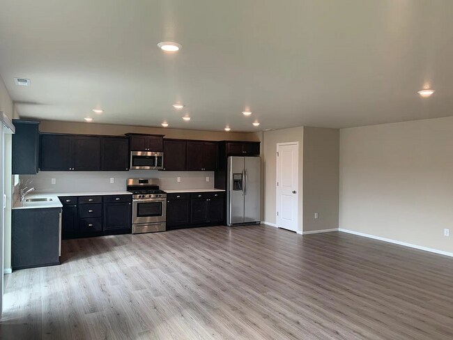 Building Photo - Beautiful 4 Bedroom Home in Fife WA - Apply Today!