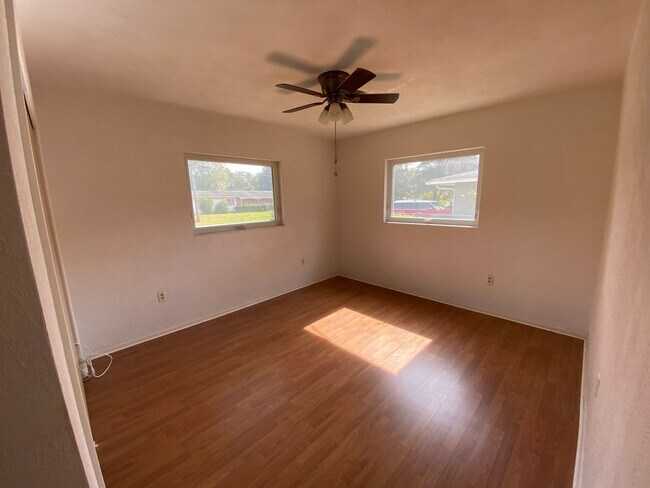 Foto del edificio - Oversized 2/1, Available 12/1