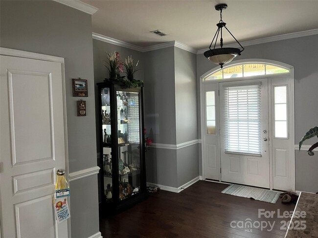 Foto del edificio - 3026 Scottcrest Way